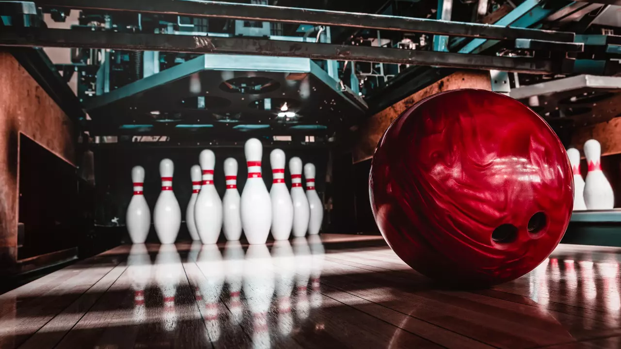 How to Resurface a Bowling Ball Without a Spinner